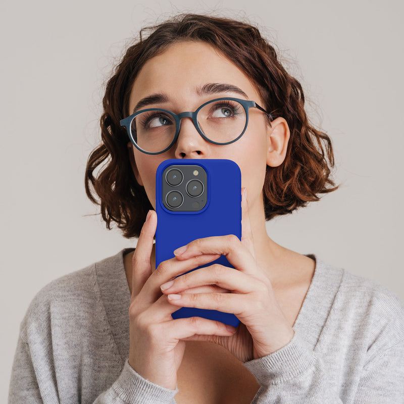 kalibri Hülle kompatibel mit Apple iPhone 15 Pro Hülle - Magnetisches Silikon Case kompatibel mit MagSafe - Cover mit 2x Schutzglas - Handyhülle gummiert