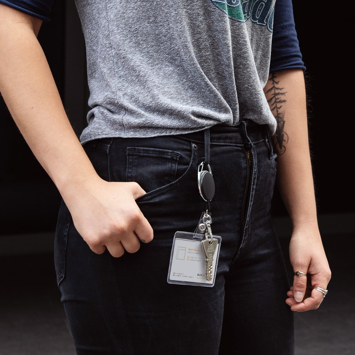kwmobile Schlüssel Jojo mit Ausweis Clip - Schlüsselanhänger ausziehbar - Karabiner Anhänger - Schlüsselband