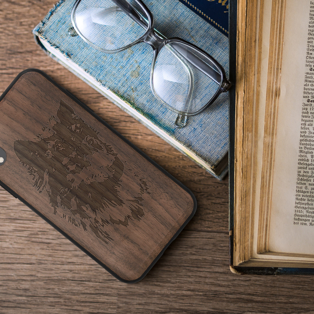 Holz Hardcase mit TPU Bumper für Apple iPhone XR Kompass Vintage