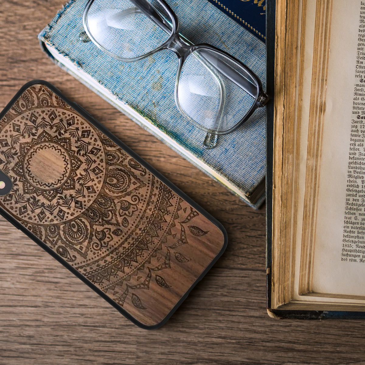 Holz Hardcase mit TPU Bumper für Apple iPhone XR Kompass Vintage