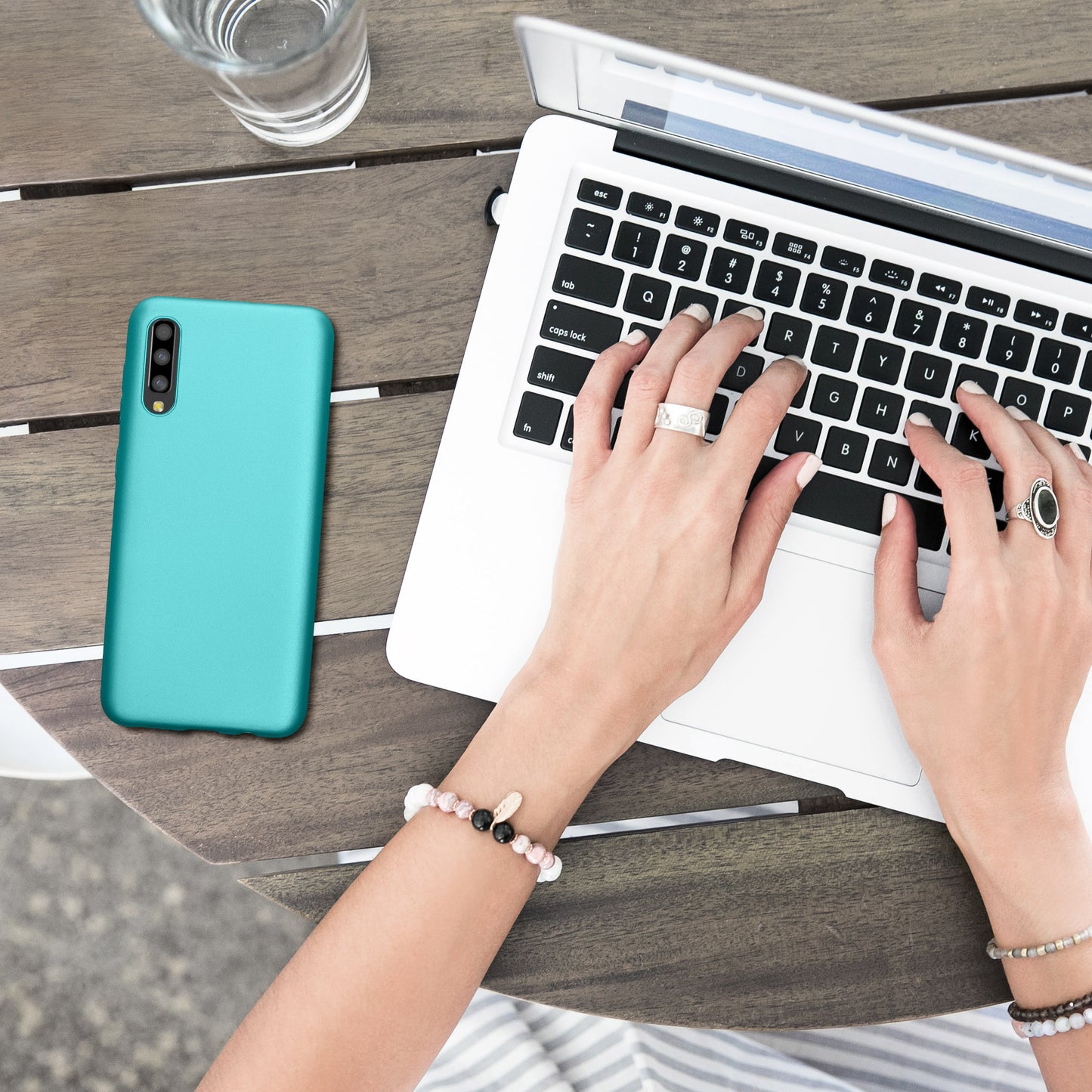kwmobile Handyhülle für Samsung Galaxy A50 Hülle - Silikon Case metallisch schimmernd - Schutzhülle Cover