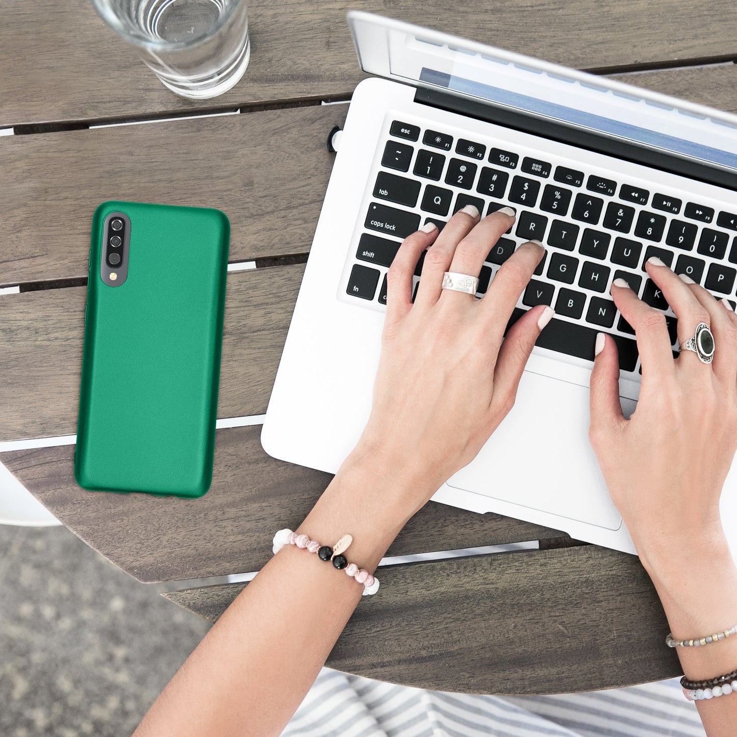 kwmobile Handyhülle für Samsung Galaxy A70 Hülle - Silikon Case metallisch schimmernd - Schutzhülle Cover