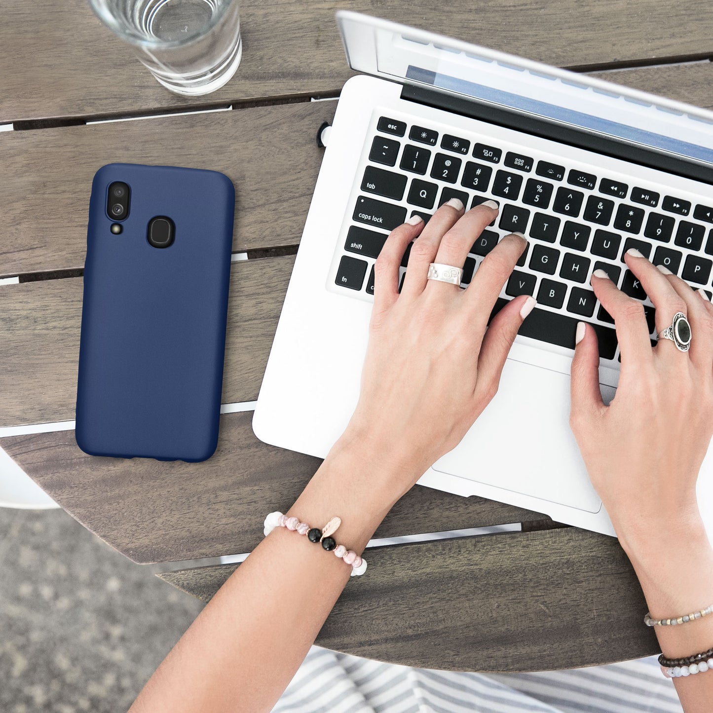 kwmobile Handyhülle für Samsung Galaxy A40 Hülle - Silikon Case metallisch schimmernd - Schutzhülle Cover