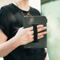 kwmobile Hülle kompatibel mit Amazon Kindle Oasis 10. Generation Hülle - Case mit Schlaufe und Ständer