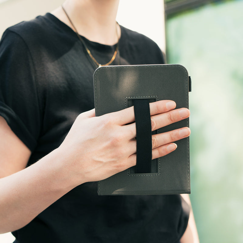 kwmobile Hülle kompatibel mit Amazon Kindle Oasis 10. Generation Hülle - Case mit Schlaufe und Ständer