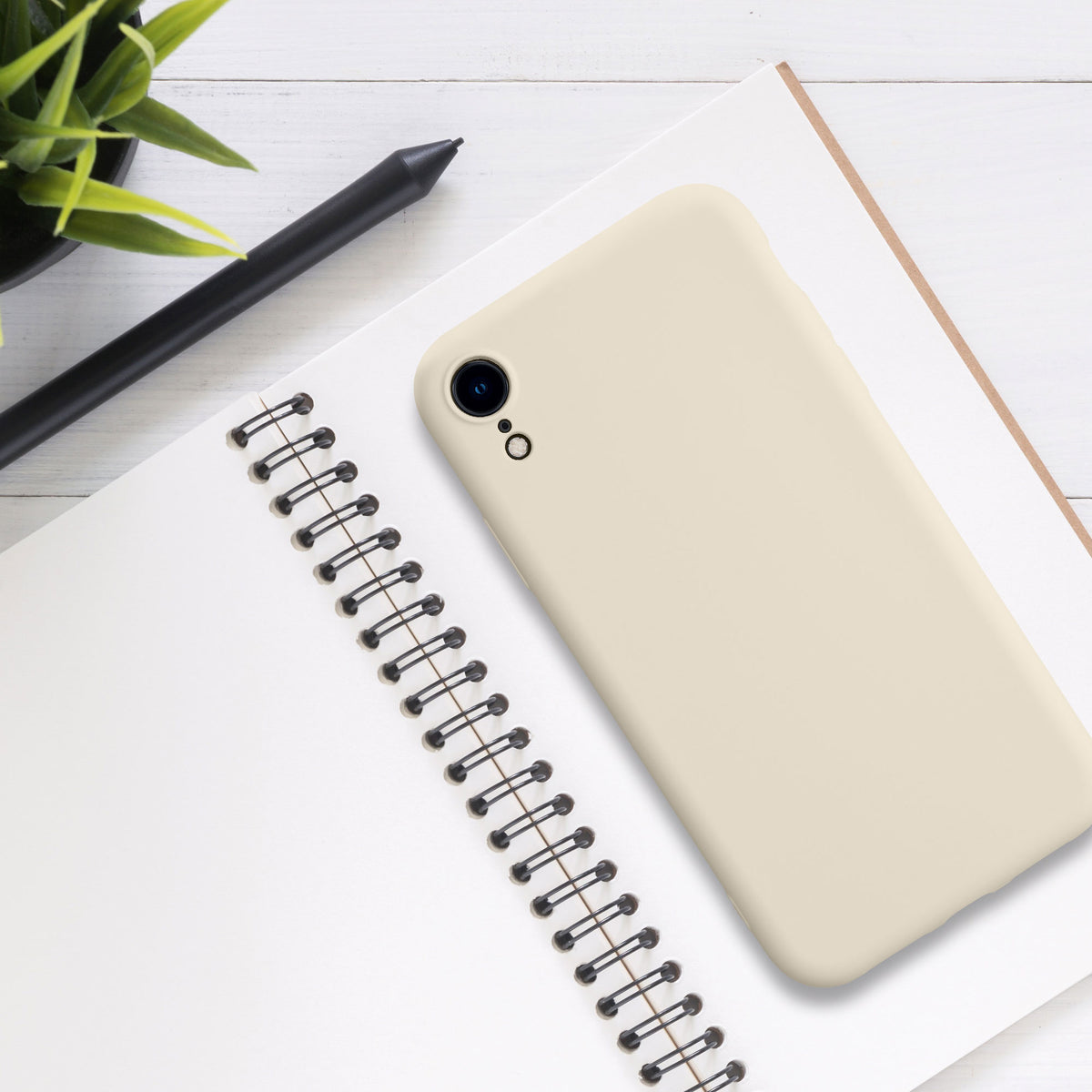 kwmobile Hülle kompatibel mit Apple iPhone XR - Schutzhülle für kabelloses Laden
