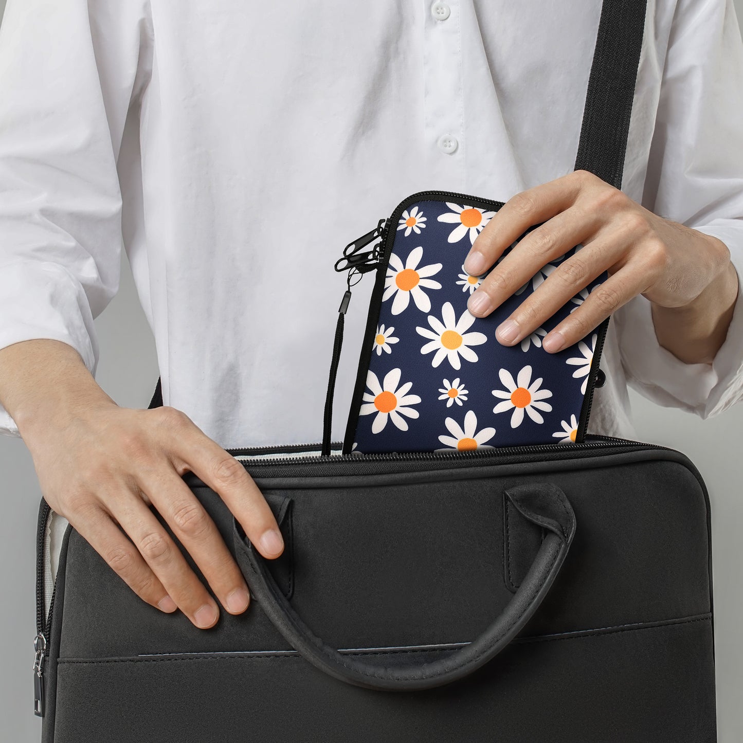 kwmobile Tasche für eReader - Hülle Schutzhülle Galaxie Baum Wiese - 17 x 12 x 2 cm Innenmaße