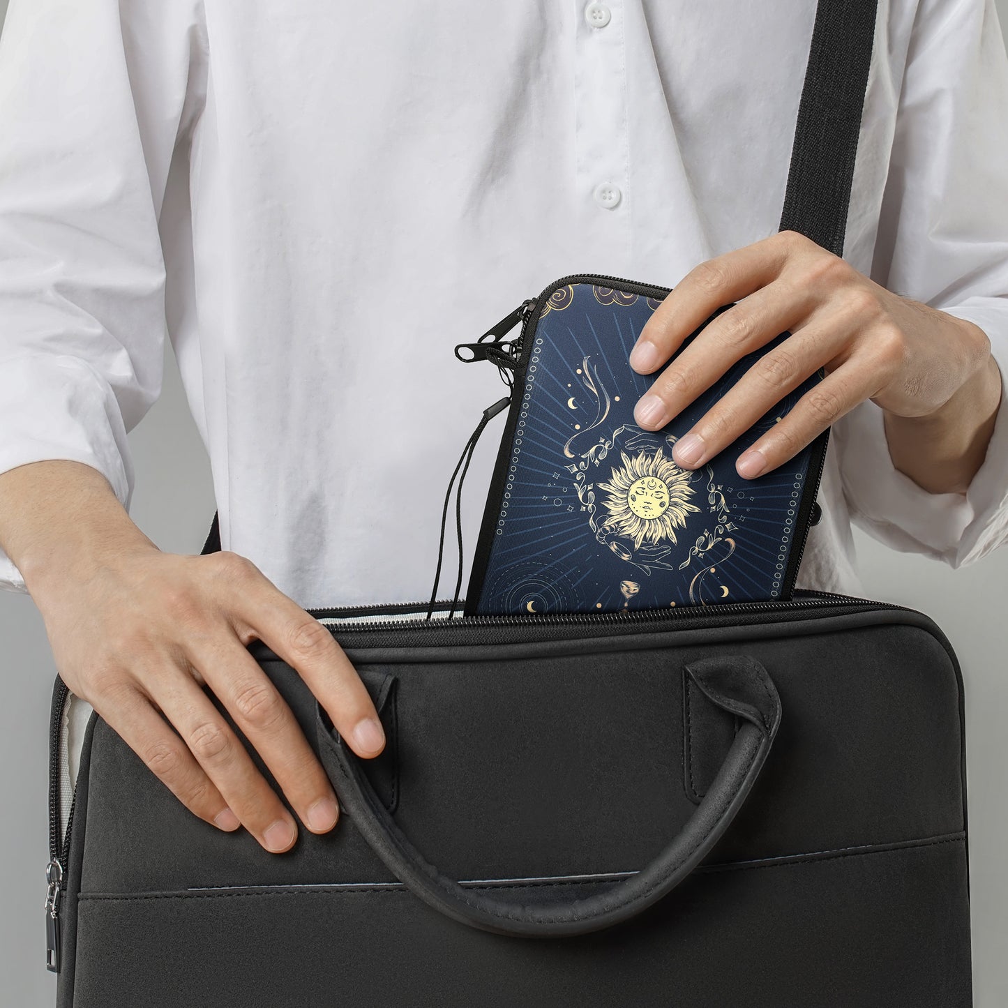 kwmobile Tasche für eReader - Hülle Schutzhülle Galaxie Baum Wiese - 17 x 12 x 2 cm Innenmaße