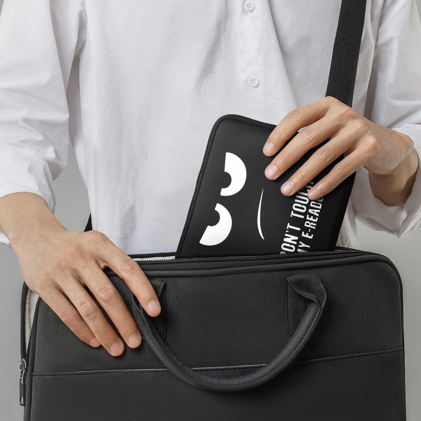 kwmobile Tasche für eReader - Hülle Schutzhülle Galaxie Baum Wiese