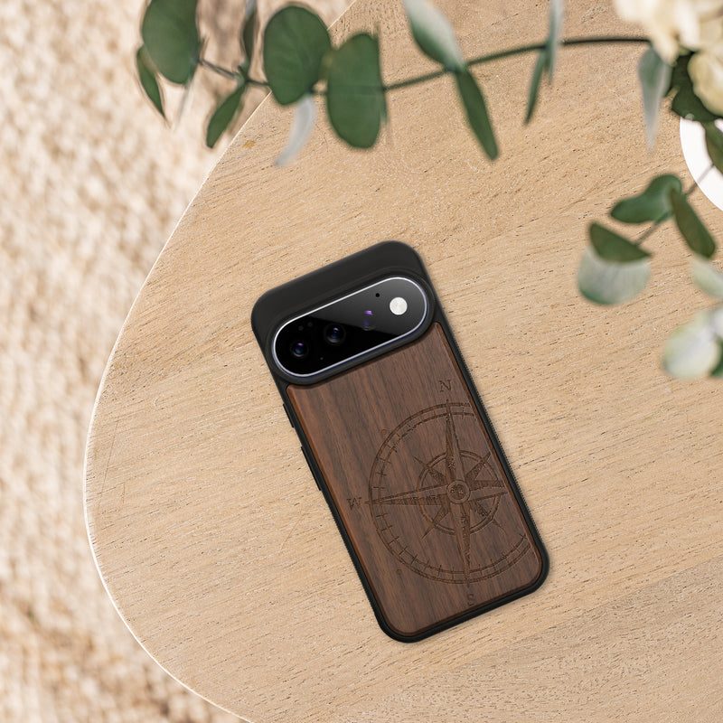 kwmobile Handyhülle für Google Pixel 11 Pro Hülle Holz - Case mit TPU Bumper - Stoßfestes Hardcase - Schutzhülle Cover in Dunkelbraun Dunkelbraun Kompass