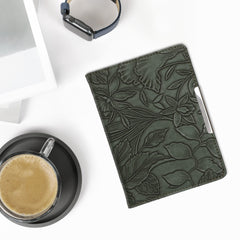 kwmobile Schutzhülle für Kobo Aura Edition 2 Hülle - eReader Flip Case mit Handschlaufe und Auto Sleep Funktion - Blumen im grünen Relief mit Grün Grün  [dsg04]
