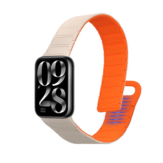 kwmobile Ersatzarmband kompatibel mit Xiaomi Smart Band 8 Pro / Band 9 Pro / Redmi Watch 5 / Redmi Watch 4 Armband - Fitnesstracker Silikon Band mit Magnetverschluss Weiß  [dsg02]
