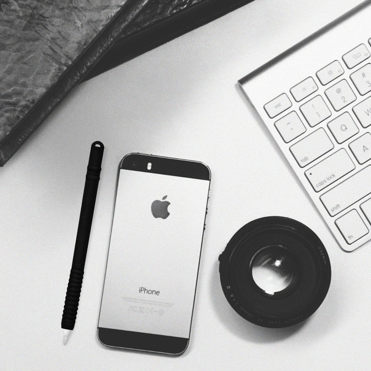 kwmobile Schutzhülle kompatibel mit Apple Pencil (1. Gen) - Hülle Stift - Schutz Abdeckung Ladeanschluss