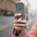 kwmobile Smartphone Fingerhalter Griff mit Ständer - Finger Halter für magnetische Autohalterungen - Selbstklebende Handy Fingerhalterung