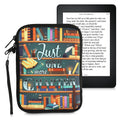 kwmobile Tasche für eReader Schutzhülle Galaxie Baum Wiese 17 x 12 x 2 cm Innenmaße