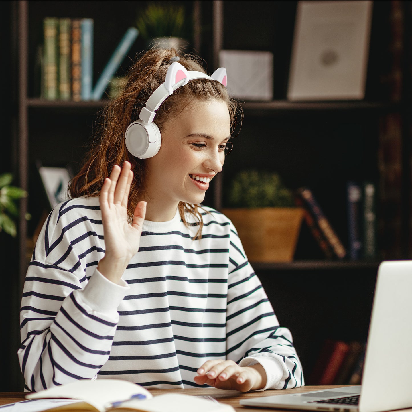 kwmobile Katzenohren Aufsatz kompatibel mit Overear Headphone Deko Accessoire für Kopfhörer Breite 2,5 bis 3,8 cm Katzenkopfhörer Set