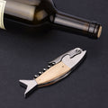 kwmobile Weinöffner im Fisch Design - Holz & Edelstahl Kellnermesser - Flaschenöffner mit Korkenzieher - Sommeliermesser in Fischform