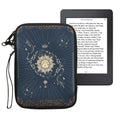 kwmobile Tasche für eReader Schutzhülle Galaxie Baum Wiese 17 x 12 x 2 cm Innenmaße