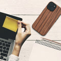 kwmobile Hülle kompatibel mit Apple iPhone 15 Backcover Cover Holz Maserung