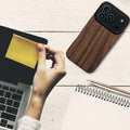 kwmobile Hülle kompatibel mit Apple iPhone 17 Pro Backcover Cover Holz Maserung