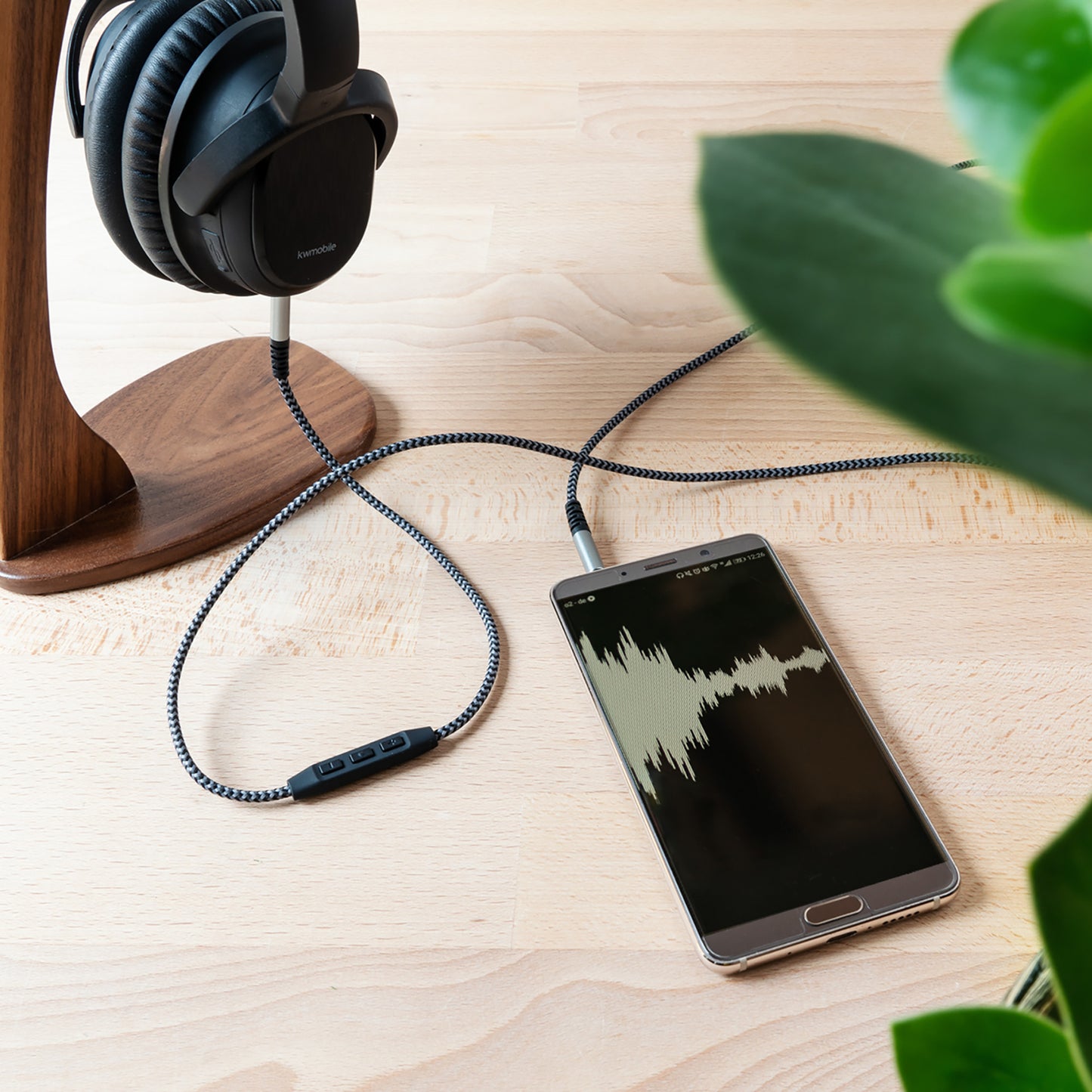 kwmobile Kopfhörerkabel für Sony WH-1000XM5 / WH-1000XM4 / MDR-100ABN / V-MODA - Ersatz Kabel 200 cm Mikrofon Lautstärkeregler - 3.5mm Klinke